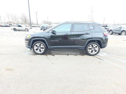 Diamond Black Crystal Pearlcoat 2019 Jeep Compass Limited