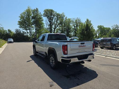 Quicksilver Metallic 2022 GMC Sierra 2500 SLE