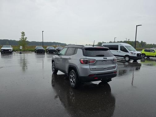 Billet Silver Metallic Clearcoat 2022 Jeep Compass Trailhawk