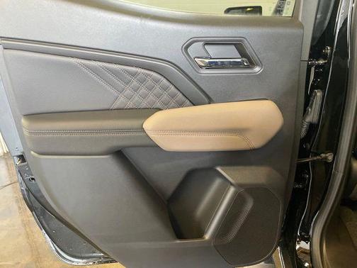 Onyx Black 2024 GMC Canyon Denali