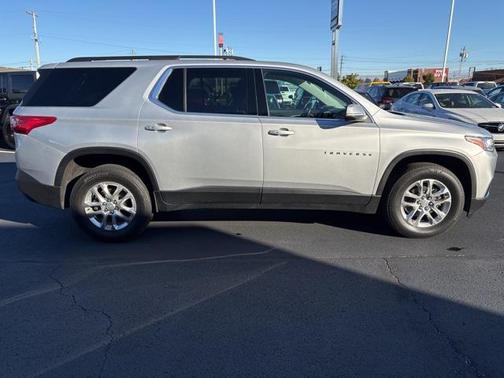 2021 Chevrolet Traverse LT Cloth