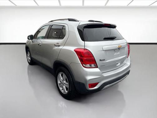 Silver Ice Metallic 2020 Chevrolet Trax LT
