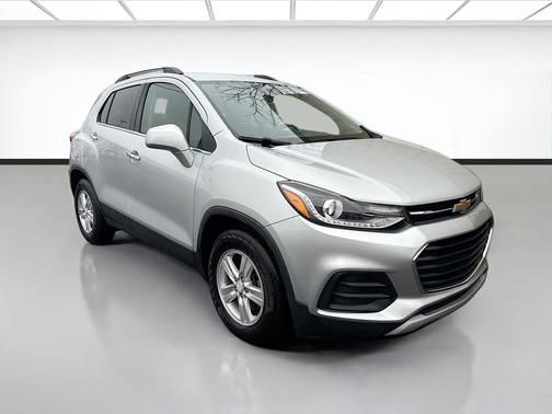 Silver Ice Metallic 2020 Chevrolet Trax LT