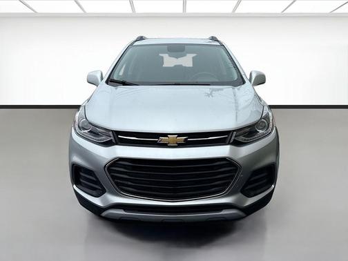 Silver Ice Metallic 2020 Chevrolet Trax LT