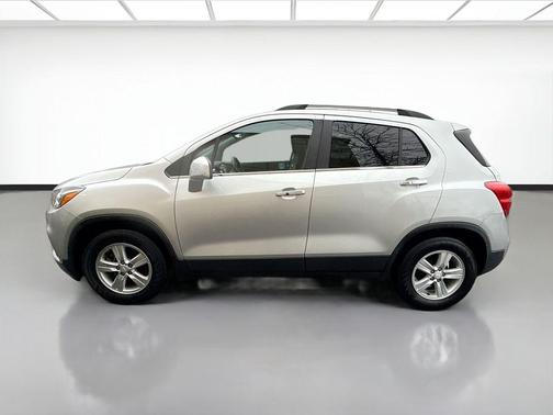 Silver Ice Metallic 2020 Chevrolet Trax LT