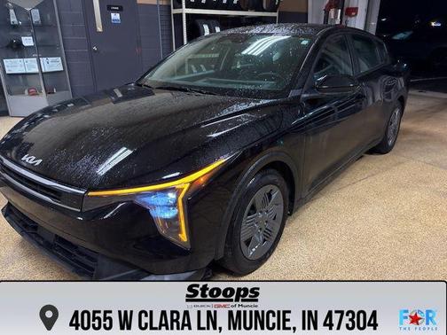 Aurora Black Pearl 2025 Kia K4 LX