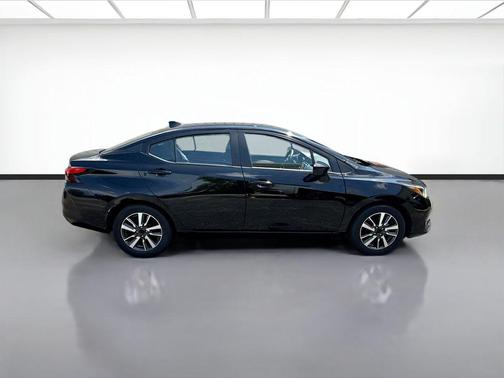 Super Black Metallic 2025 Nissan Versa 1.6 SV
