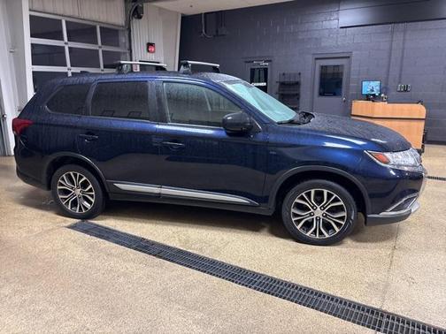 2017 Mitsubishi Outlander ES
