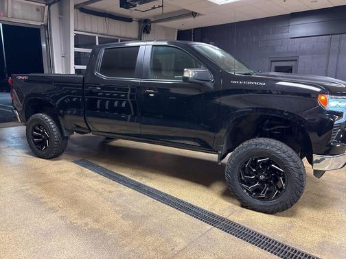 Black 2025 Chevrolet Silverado 1500 LT