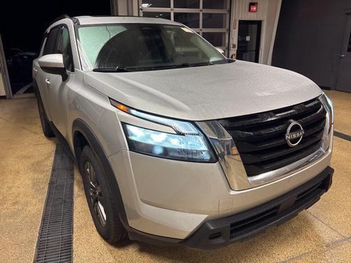 Brilliant Silver Metallic 2022 Nissan Pathfinder SV 4WD
