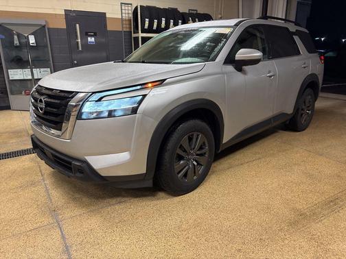 Brilliant Silver Metallic 2022 Nissan Pathfinder SV 4WD