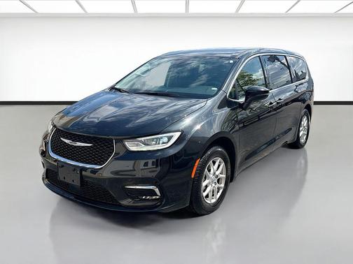 Brilliant Black Crystal Pearlcoat 2023 Chrysler Pacifica Touring L
