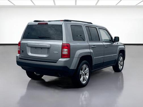 Billet Silver Metallic Clearcoat 2016 Jeep Patriot Latitude