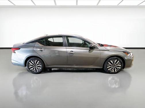 Gun Metallic 2025 Nissan Altima 2.5 SV
