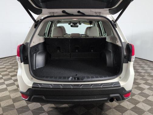 Crystal White Pearl 2020 Subaru Forester Limited