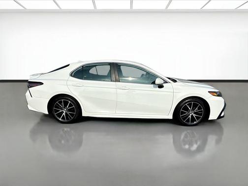 Super White 2021 Toyota Camry SE