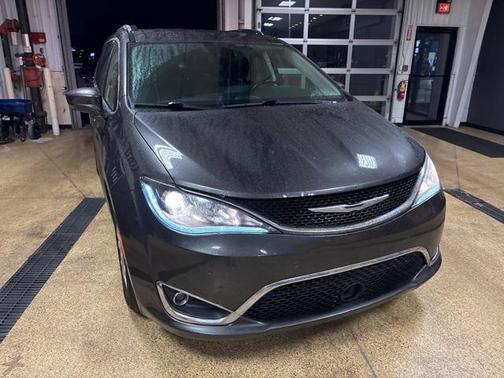 2018 Chrysler Pacifica Touring-L