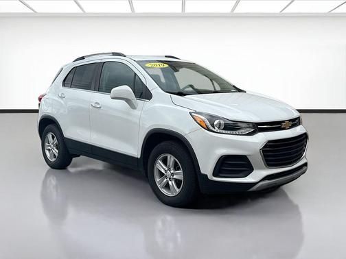 Summit White 2019 Chevrolet Trax LT