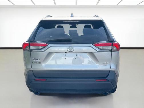 Silver Sky Metallic 2019 Toyota RAV4 XLE