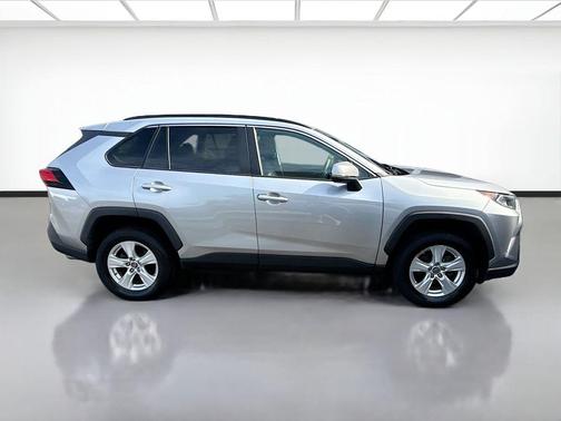Silver Sky Metallic 2019 Toyota RAV4 XLE