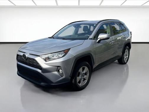 Silver Sky Metallic 2019 Toyota RAV4 XLE