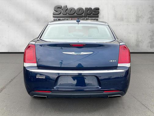 2017 Chrysler 300 Limited