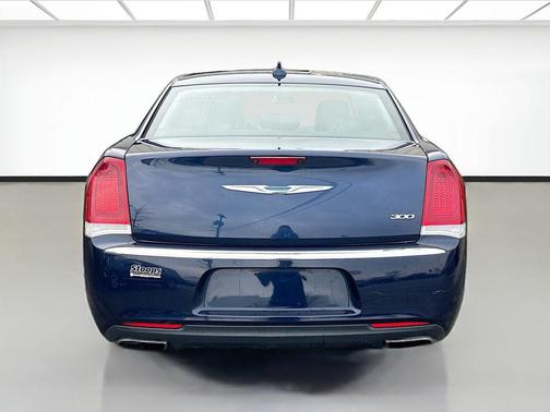 2017 Chrysler 300 Limited