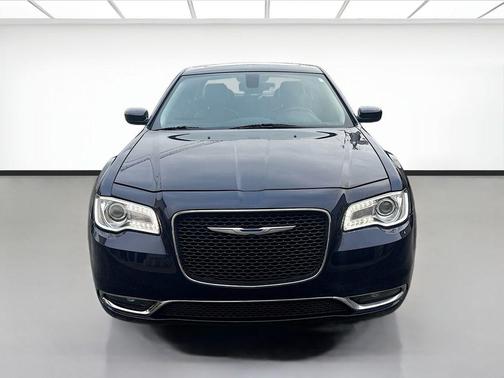 2017 Chrysler 300 Limited