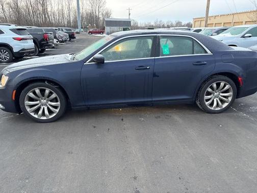 2017 Chrysler 300 Limited