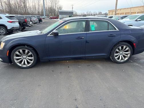 2017 Chrysler 300 Limited