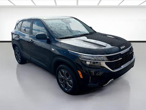 Fusion Black 2025 Kia Seltos LX