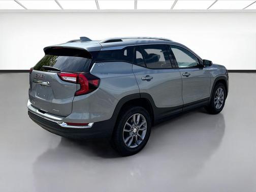 Sterling Metallic 2024 GMC Terrain SLT