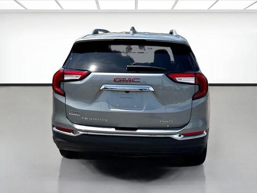 Sterling Metallic 2024 GMC Terrain SLT