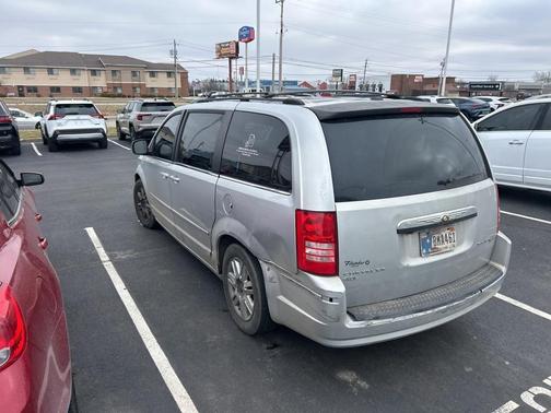 2010 Chrysler Town & Country Touring