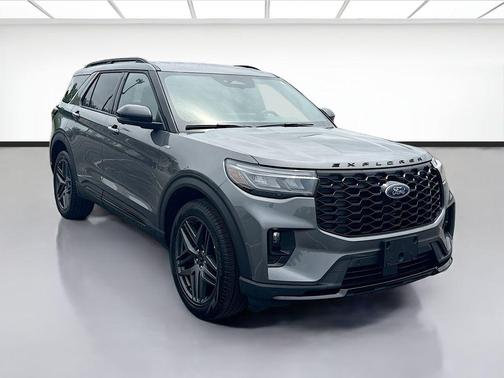 Gray Metallic 2025 Ford Explorer ST-Line