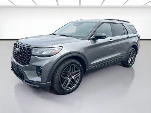Gray Metallic 2025 Ford Explorer ST-Line