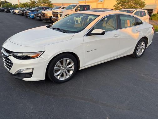 Summit White 2021 Chevrolet Malibu FWD LT