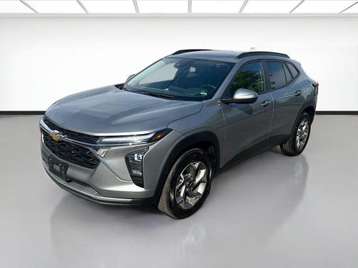 Sterling Gray Metallic 2025 Chevrolet Trax LT