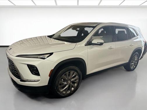 iridescent white tricoat 2026 Buick Enclave Preferred