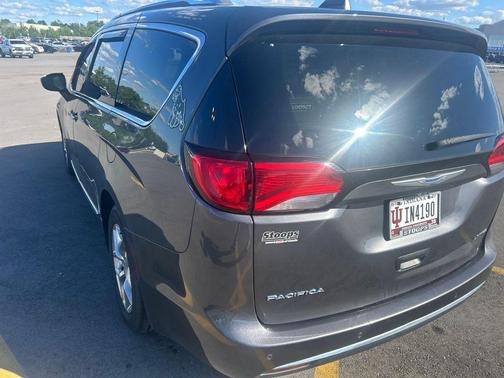 Granite Crystal Metallic Clearcoat 2018 Chrysler Pacifica Limited