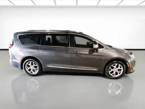 Granite Crystal Metallic Clearcoat 2018 Chrysler Pacifica Limited