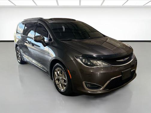 Granite Crystal Metallic Clearcoat 2018 Chrysler Pacifica Limited