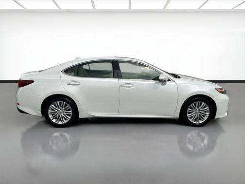 White Pearl 2016 Lexus ES 350 Base