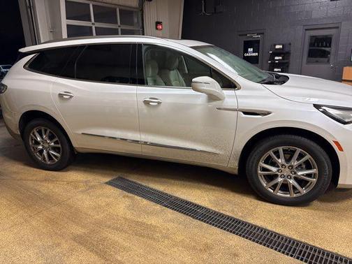 2022 Buick Enclave AWD Essence