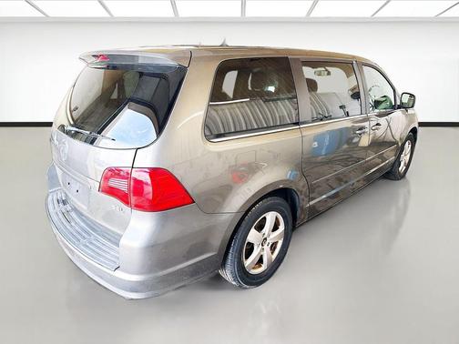 2010 Volkswagen Routan SEL