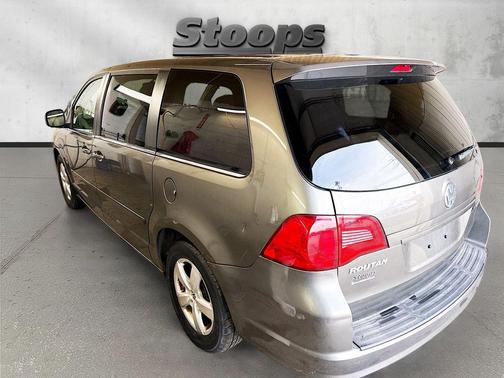2010 Volkswagen Routan SEL