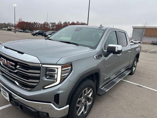 Sterling Metallic 2024 GMC Sierra 1500 SLT
