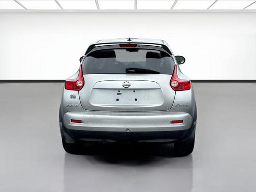 Chrome Silver Metallic 2011 Nissan Juke SV