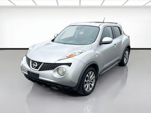 Chrome Silver Metallic 2011 Nissan Juke SV