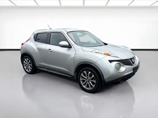 Chrome Silver Metallic 2011 Nissan Juke SV